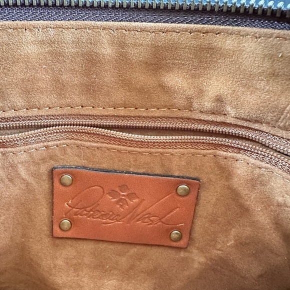 Patricia Nash Cassini Tooled Embossed Leather Wristlet - Picture 4 of 9